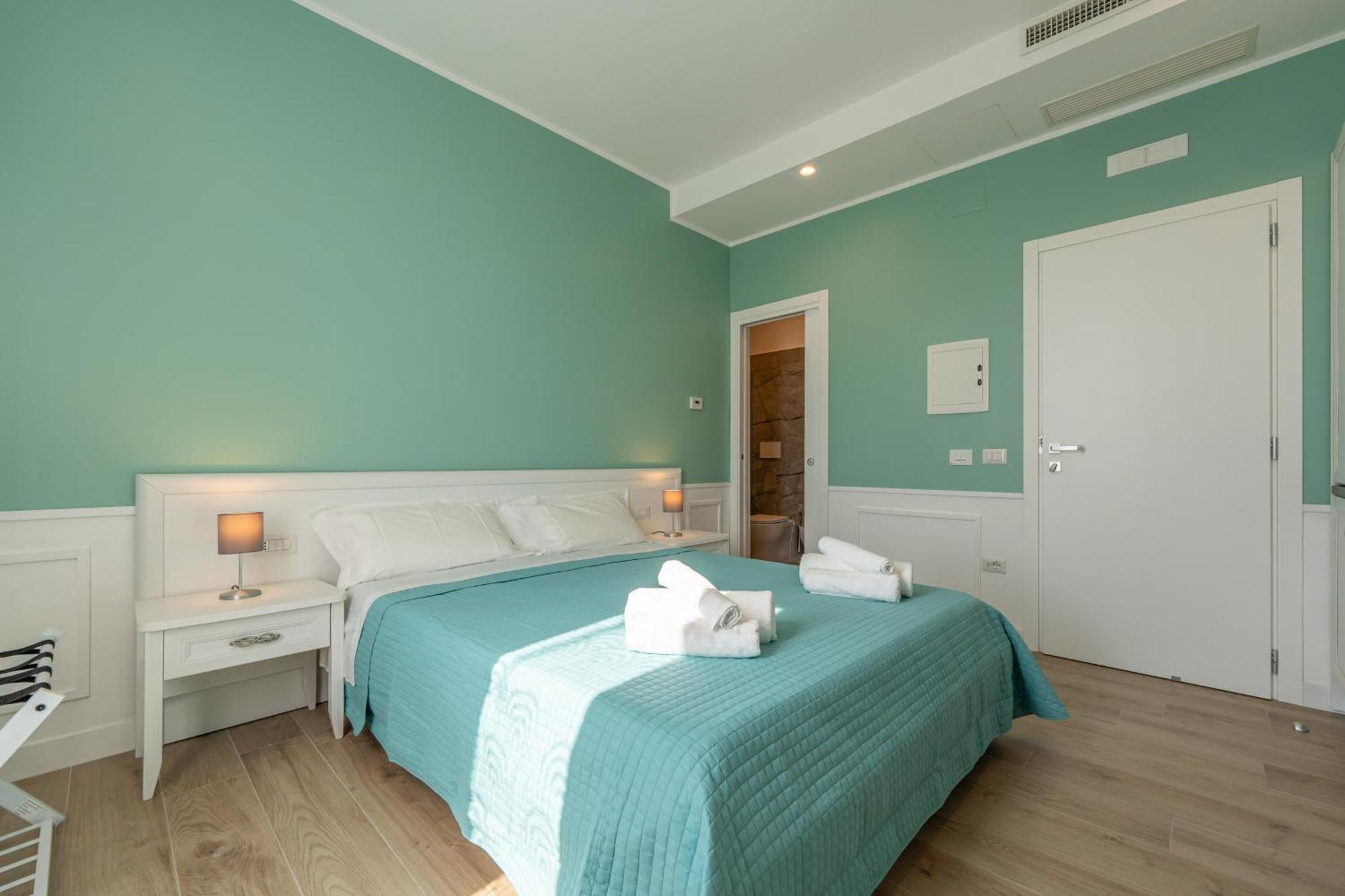 Daca Luxury Rooms Naples Exterior photo