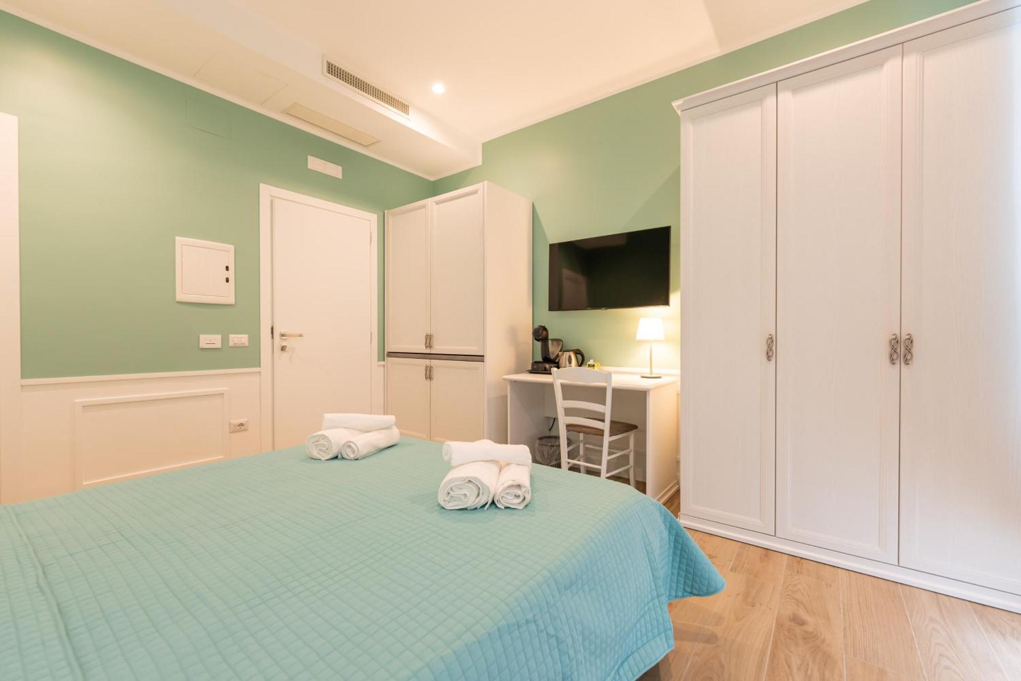 Daca Luxury Rooms Naples Exterior photo