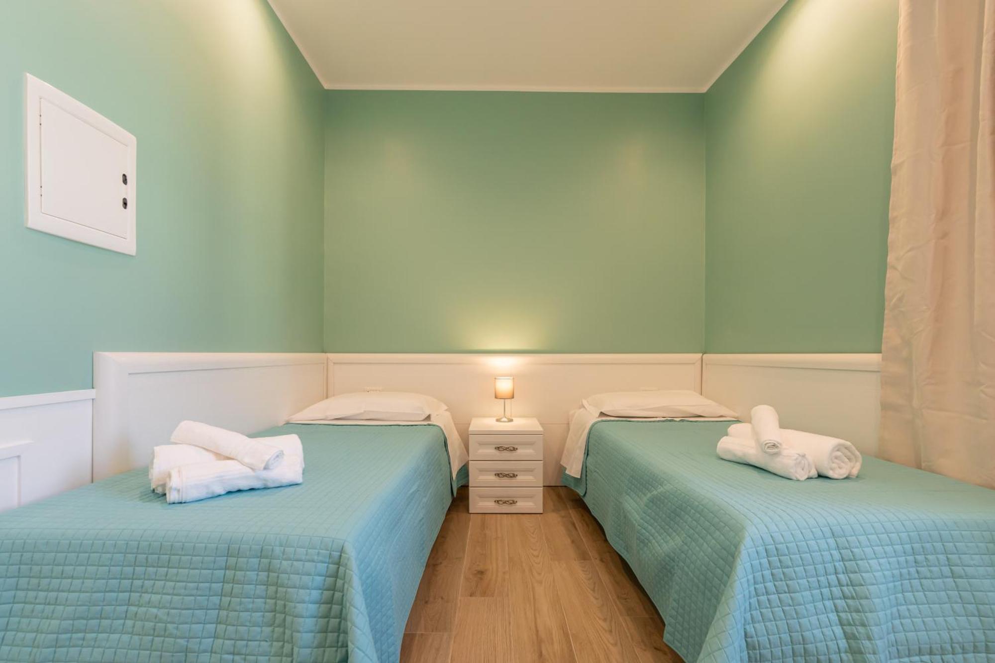 Daca Luxury Rooms Naples Exterior photo